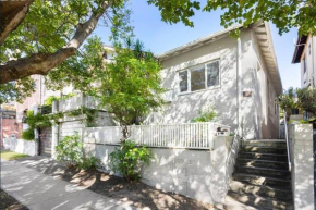 Spacious house with BBQ, outdoor areas and parking, Sydney